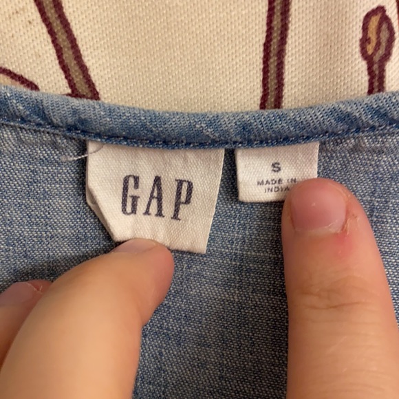 Gap Chambray Denim Shirt with Peplum Bottom - Picture 3 of 5